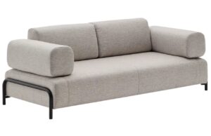 Šedobéžová látková třímístná pohovka Kave Home Compo s polštáři 232 cm